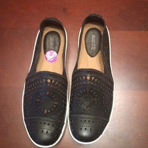 NWOT-Earth Casual Shoes, Tayberry,